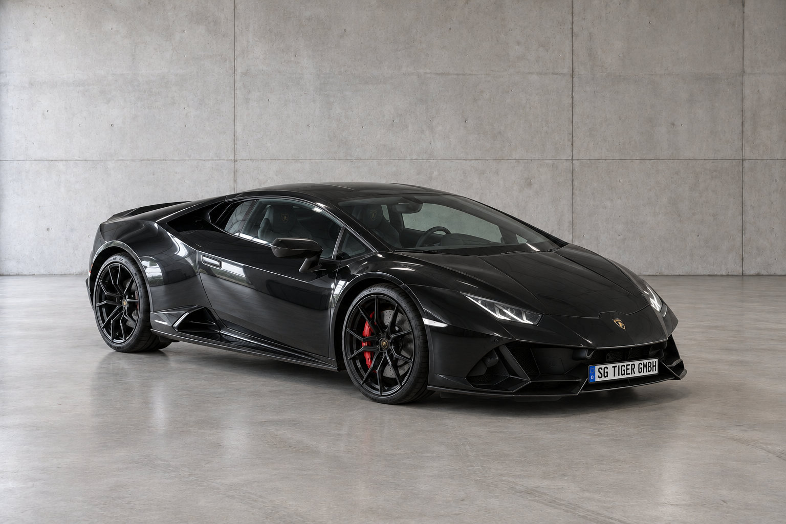 Lamborghini Huracán in Schwarz mit roten Bremssätteln